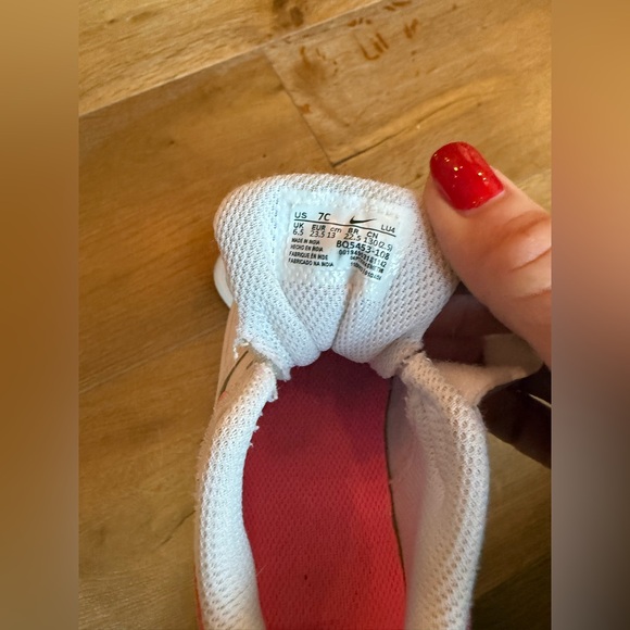 Nike toddler sneakers size 7C - Picture 2 of 4